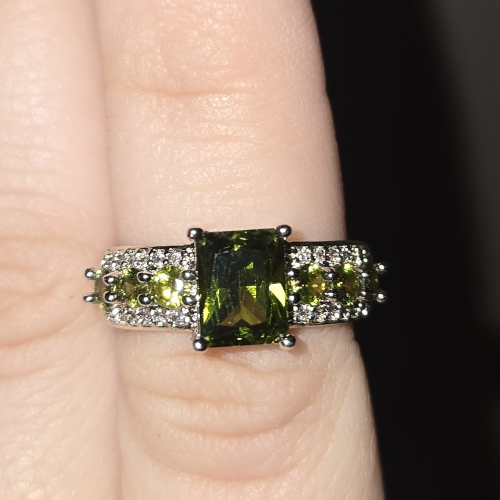 Elegant Green Gemstone Silver Ring
